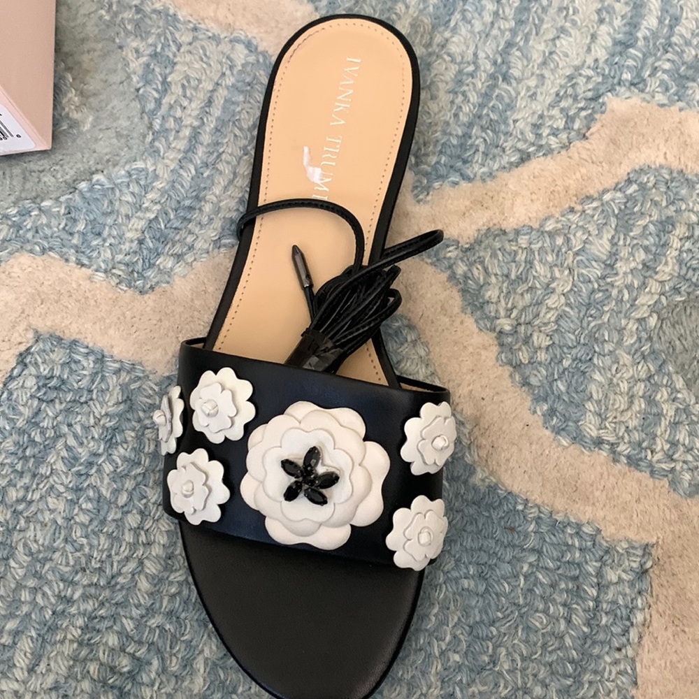 Lace up Ivanka Trump black/white sandal - Picture 2 of 12